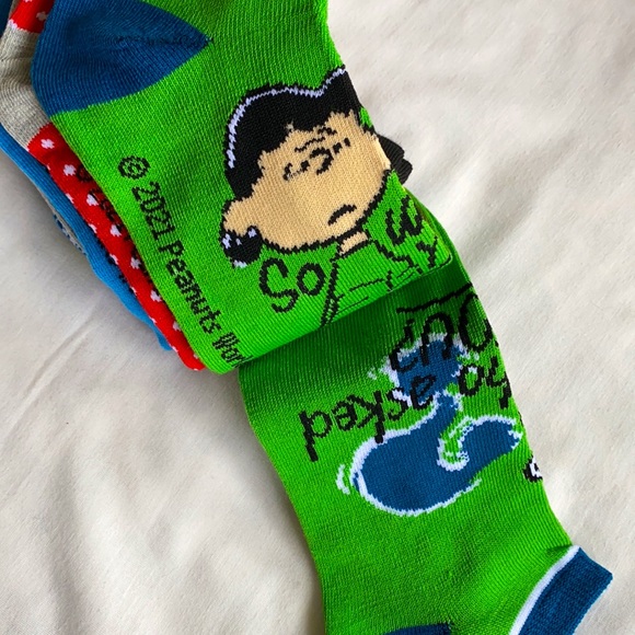 Snoopy Peanuts socks 6 pairs NWT - Picture 7 of 12